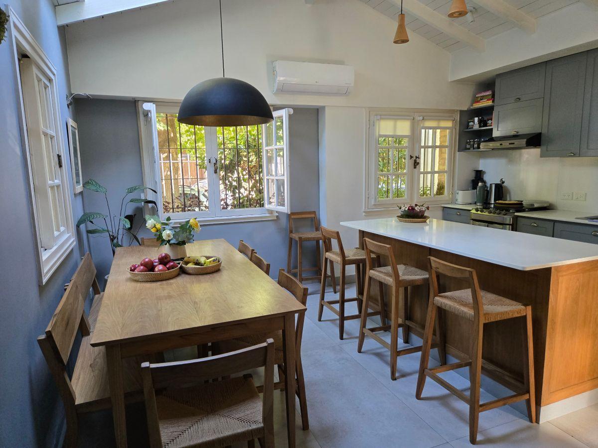 Foto de Lindísima casa , cálida y funcional, con jardín y pileta en muy buena, imagen 4