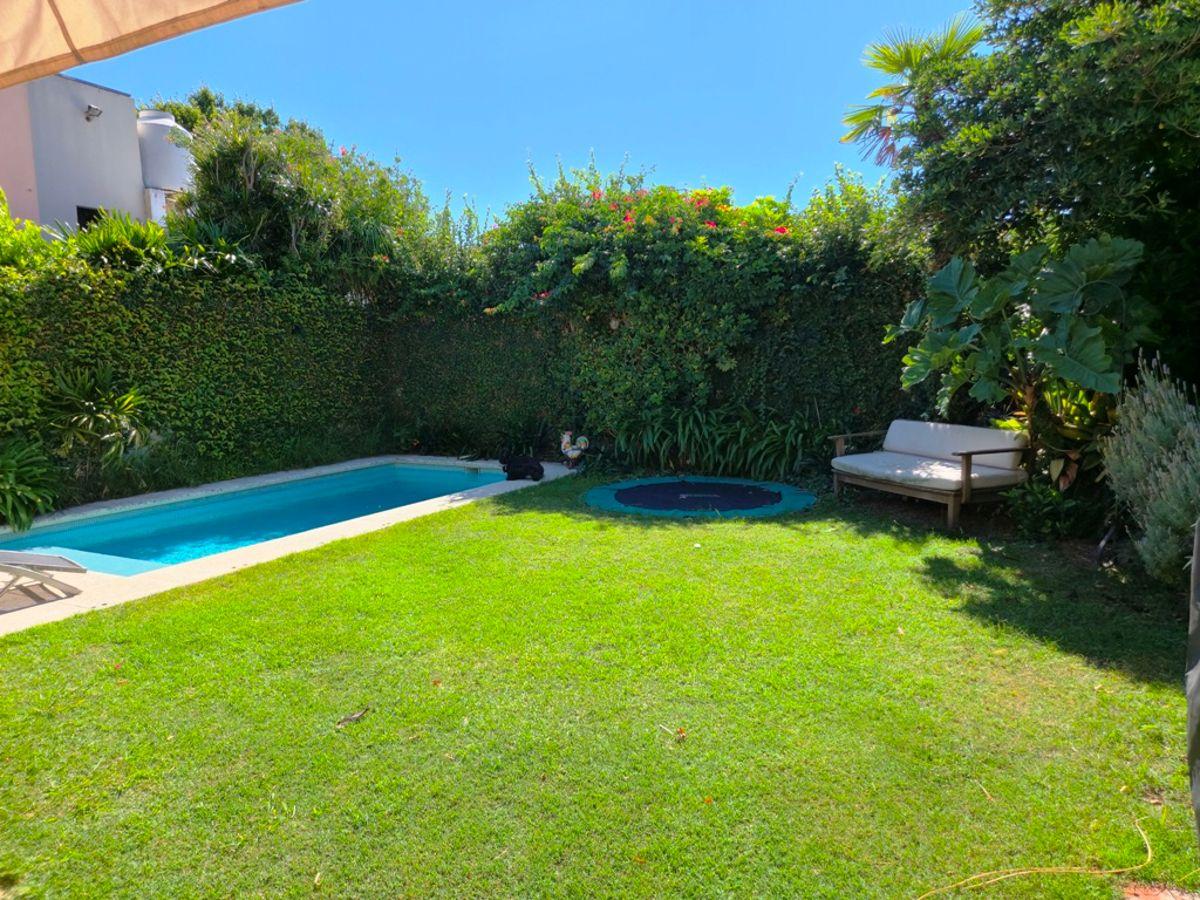 Foto de Lindísima casa , cálida y funcional, con jardín y pileta en muy buena, imagen 1