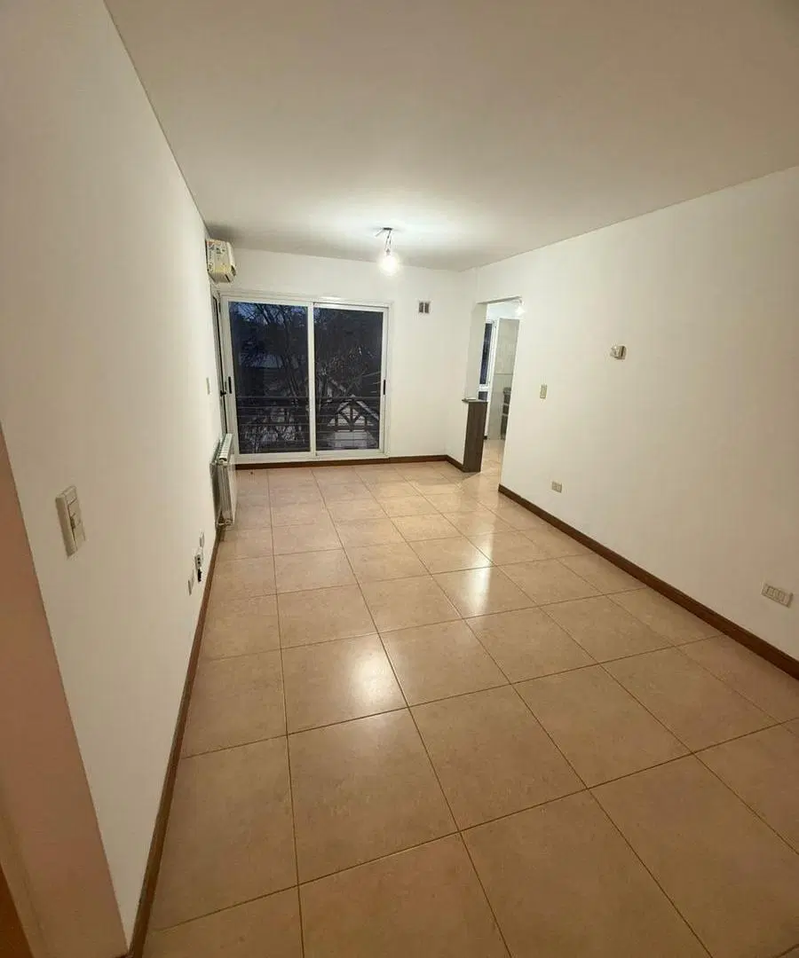 EXCELENTE DEPARTAMENTO DE DOS AMBIENTES CON COCHERA EN ALQUILER - AL FRENTE, ORIENTACIÓN NORTE, VIST 4