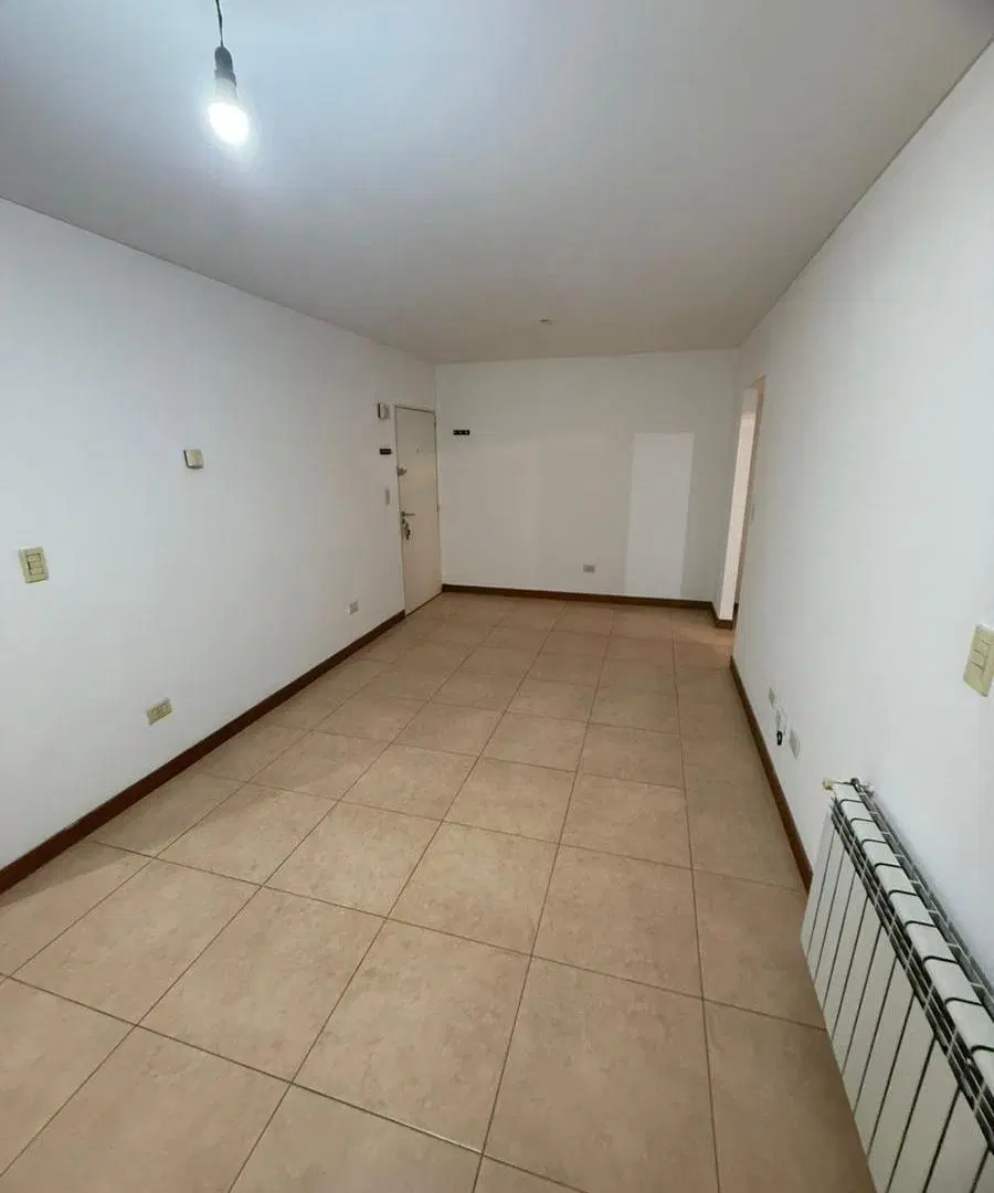 EXCELENTE DEPARTAMENTO DE DOS AMBIENTES CON COCHERA EN ALQUILER - AL FRENTE, ORIENTACIÓN NORTE, VIST 5