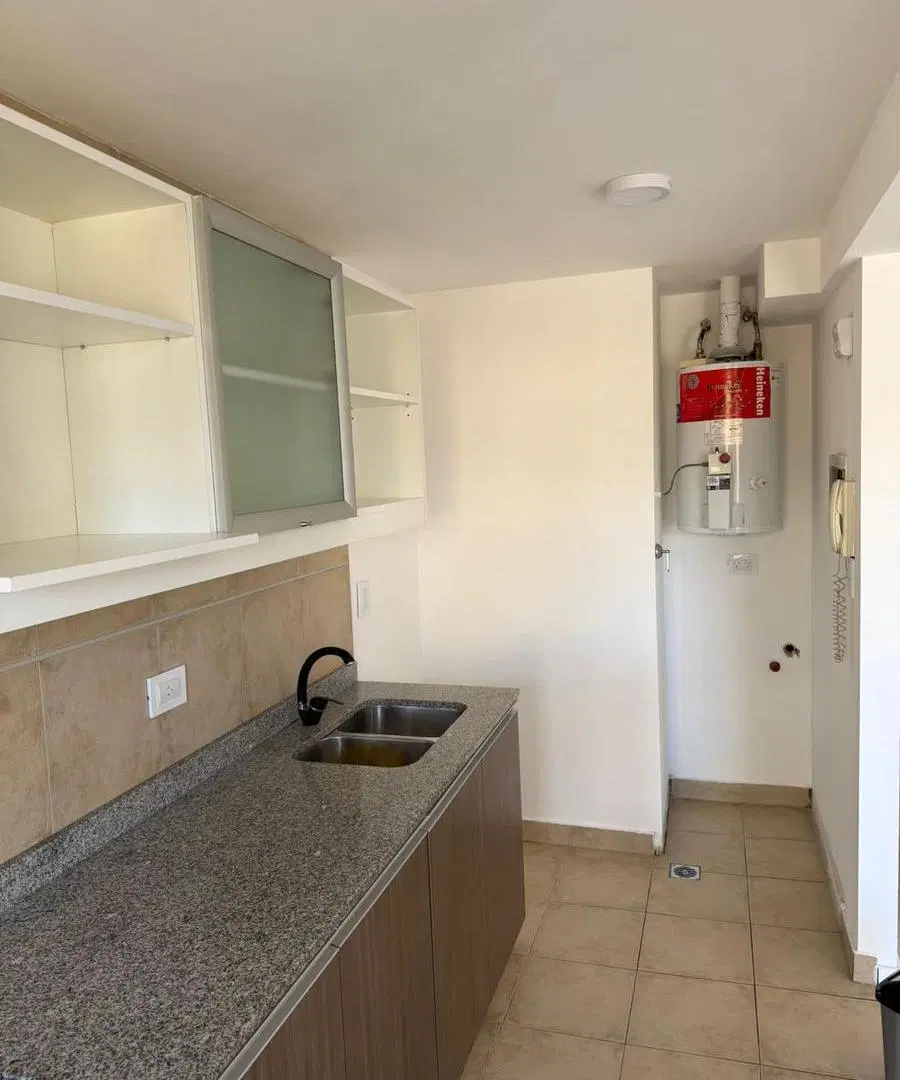 Departamento en Banfield Este 3