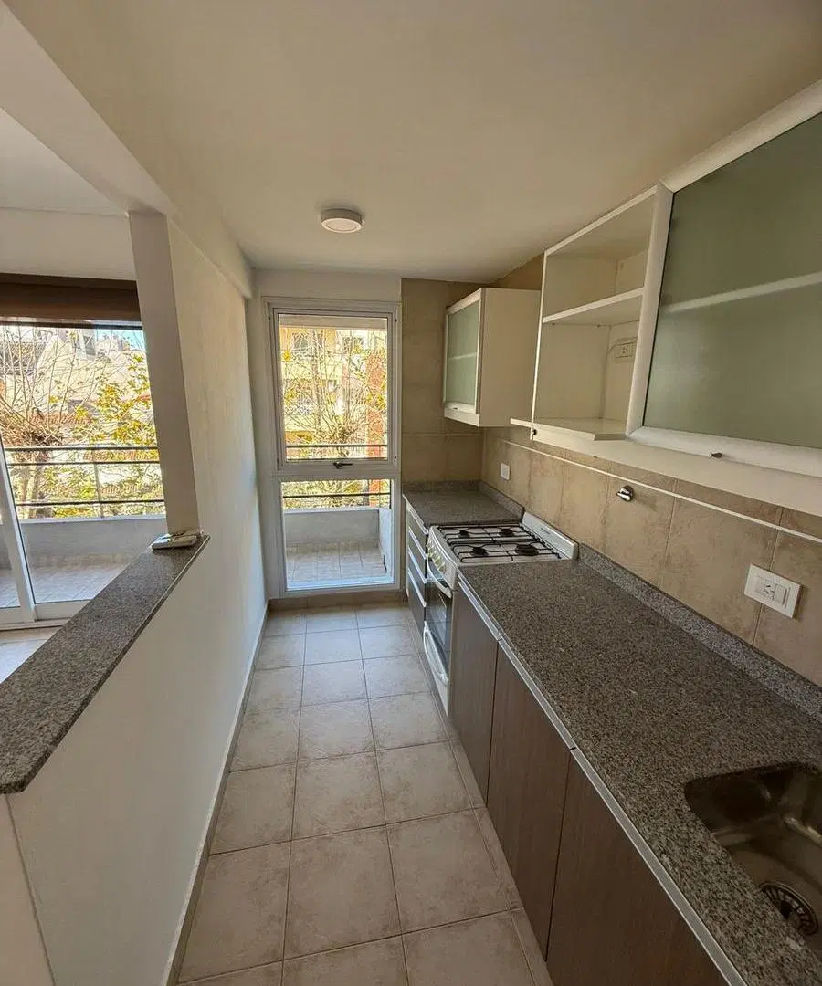 Departamento en Banfield Este 5
