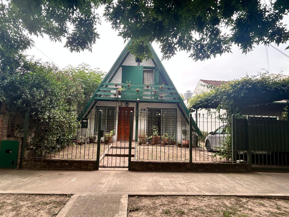 CASA EN VENTA MORENO 5 AMBIENTES GRAN GARDIN Y QUINCHO