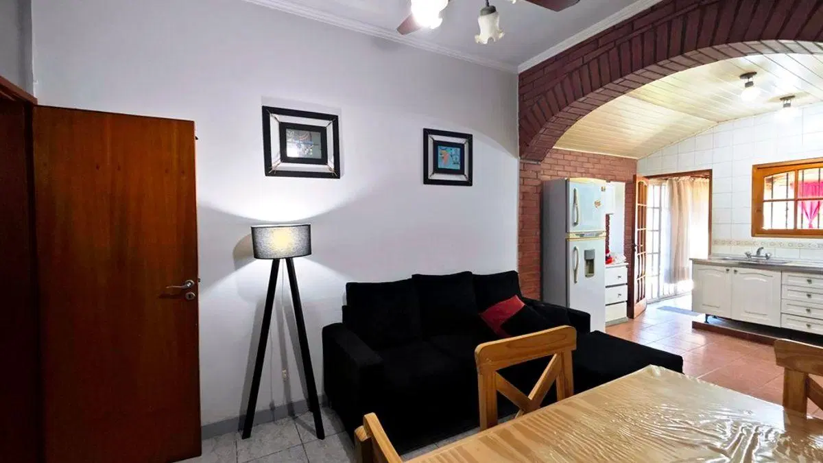 CASA 5 AMBIENTES DE 150 m² TOTALES, SOBRE LOTE PROPIO DE 376 m² EN ADROGUÉ 5