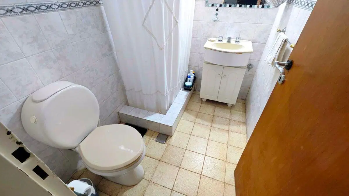 CASA 5 AMBIENTES DE 150 m² TOTALES, SOBRE LOTE PROPIO DE 376 m² EN ADROGUÉ 3