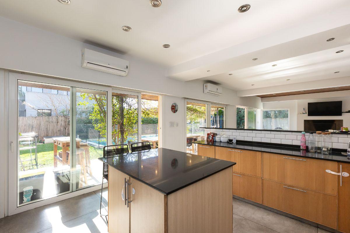 Foto de Casa en Venta 5 Ambientes, Barrio Los Tacos con Jardin y Pileta, imagen 4