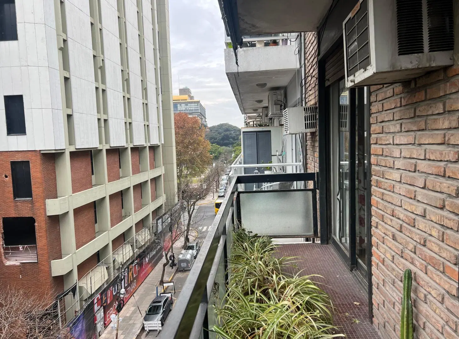 GRAN UBICACION Y PLANTA - AGUERO - FRENTE - LUMINOSO - BALCON! 3
