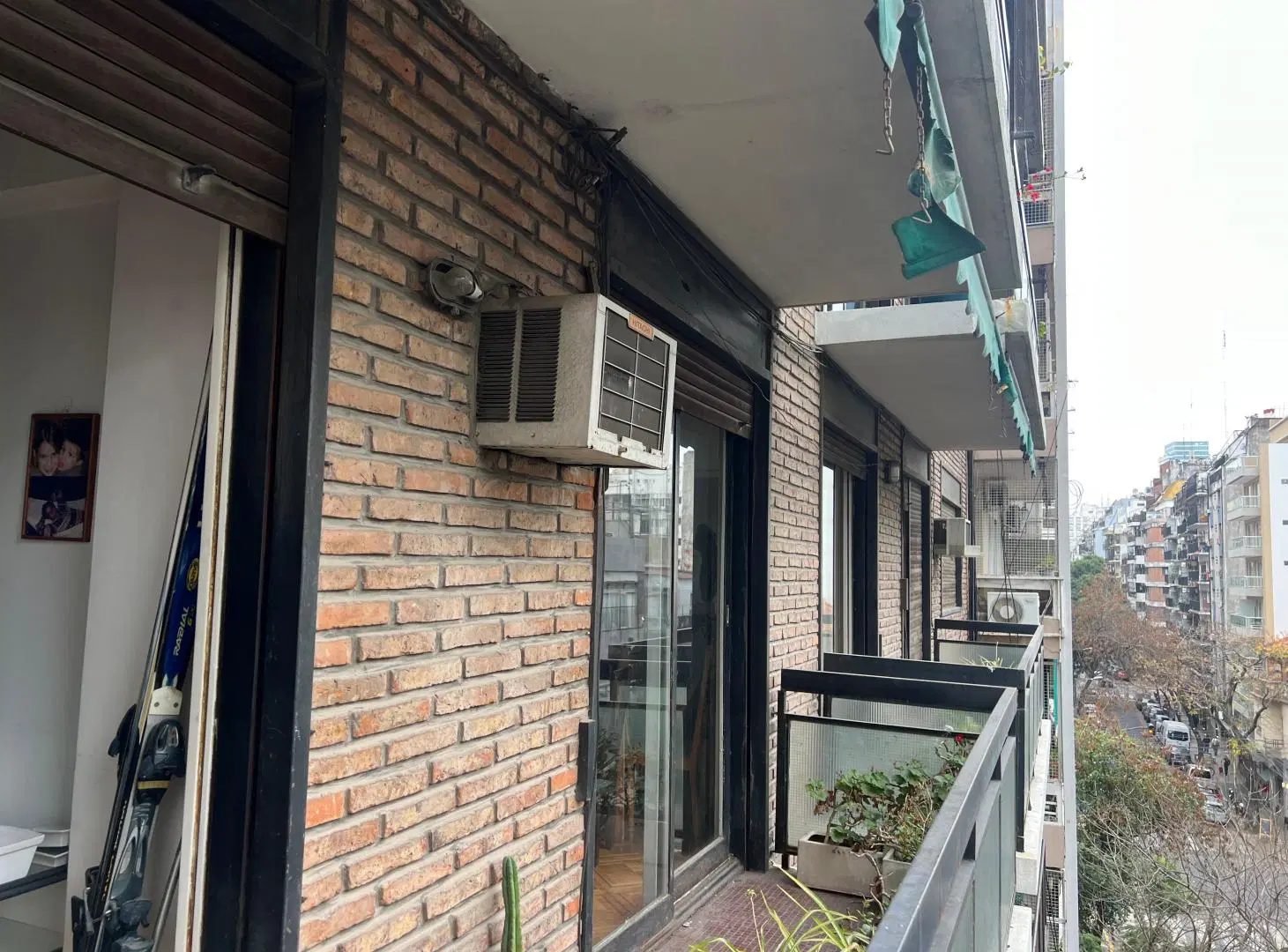GRAN UBICACION Y PLANTA - AGUERO - FRENTE - LUMINOSO - BALCON! 4