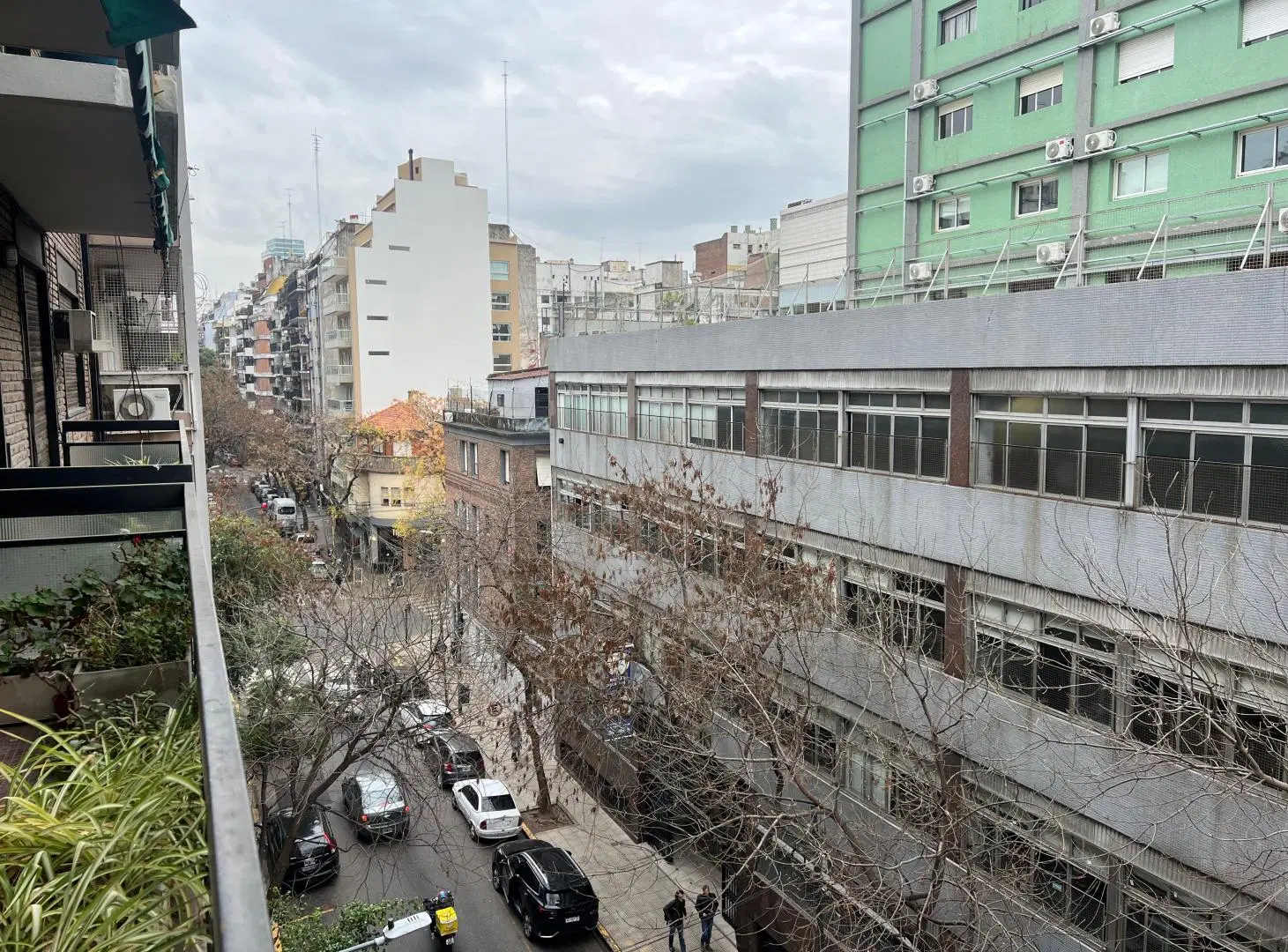GRAN UBICACION Y PLANTA - AGUERO - FRENTE - LUMINOSO - BALCON! 2