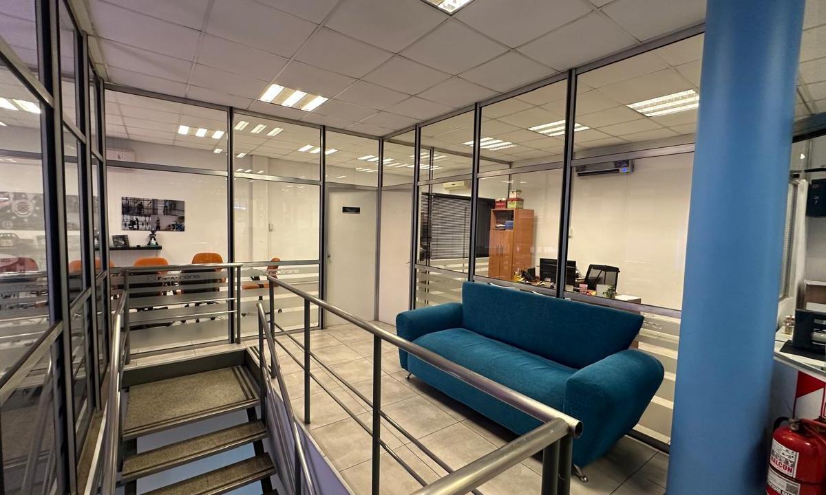 Depósito con Oficinas con Excelente Ubicación 4