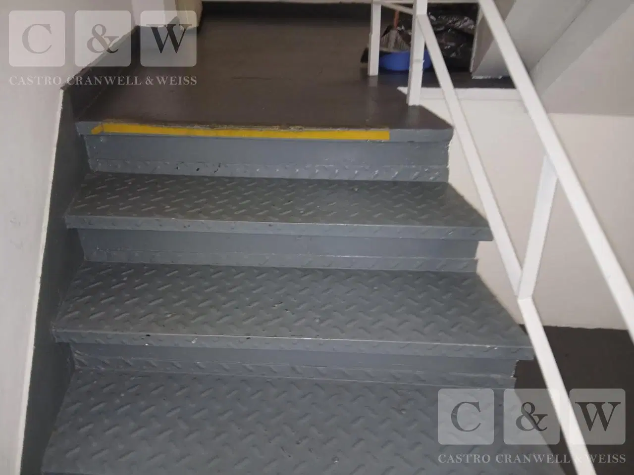 Deposito/Galpón en venta sobre importante Avenida, Pompeya. 2