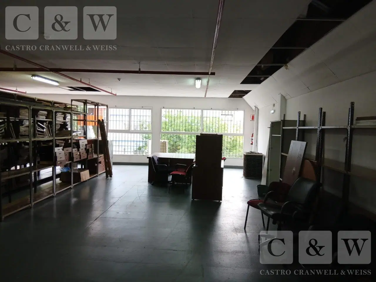 Deposito/Galpón en venta sobre importante Avenida, Pompeya. 1