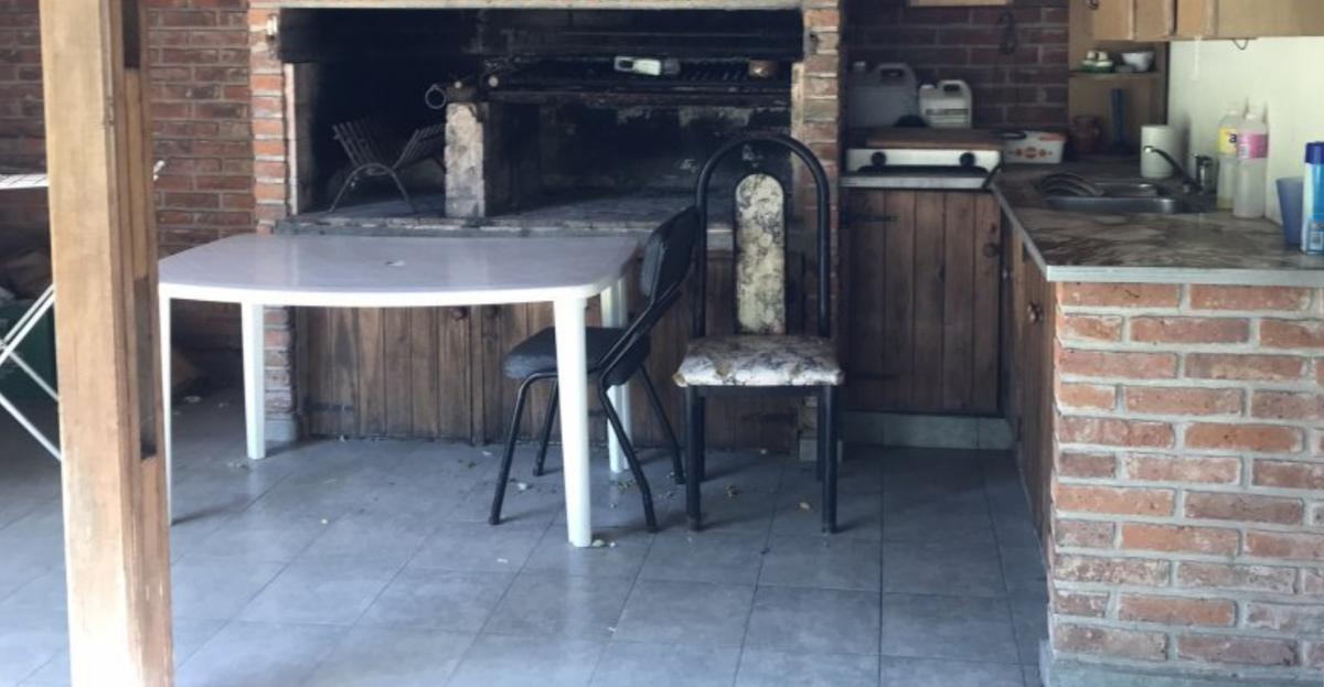 Casa en venta en Adrogue 3 ambientes con pileta
