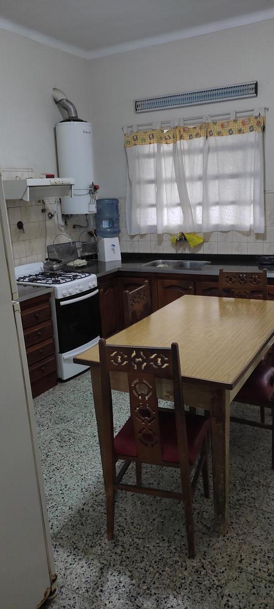 Casa en venta en Jose Marmol 3 ambientes con jardin