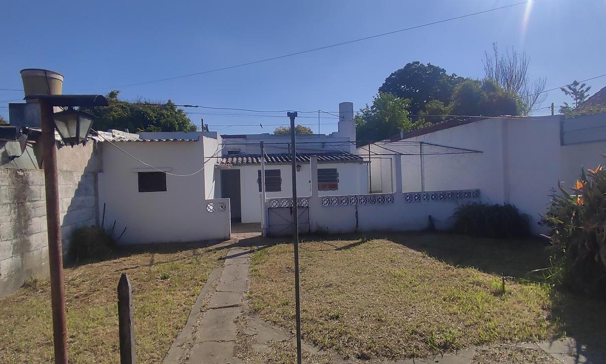 CASA AMERICANA EN VENTA 3 AMBIENTES EN TEMPERLEY