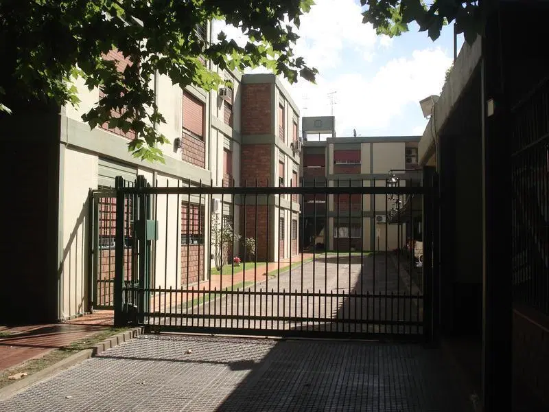 Departamento 3 tres ambientes en alquiler Adrogue con lavadero y cochera 2