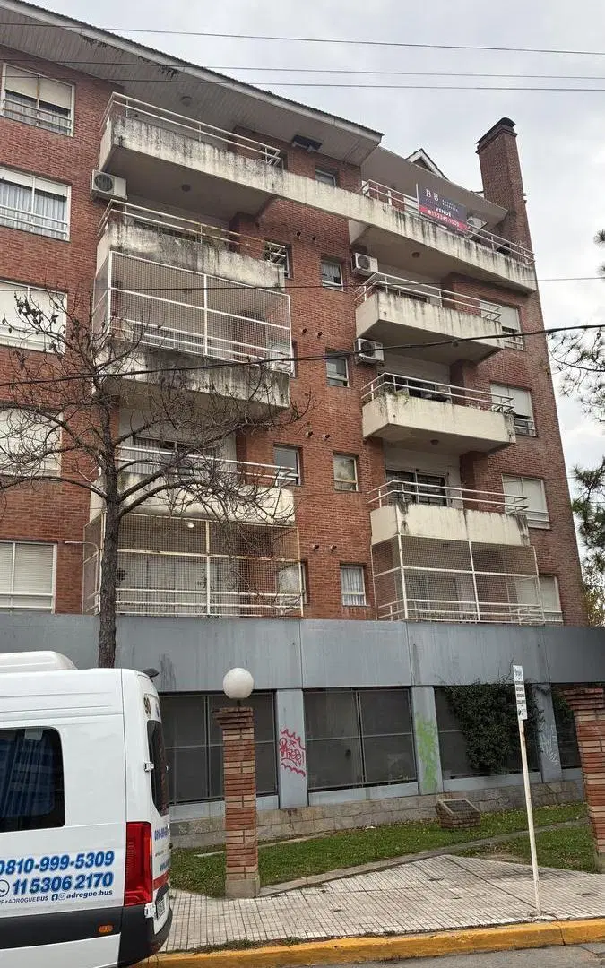 DEPARTAMENTO 3 AMBIENTES EN ALQUILER APTO USO PROFESIONAL ADROGUE 4