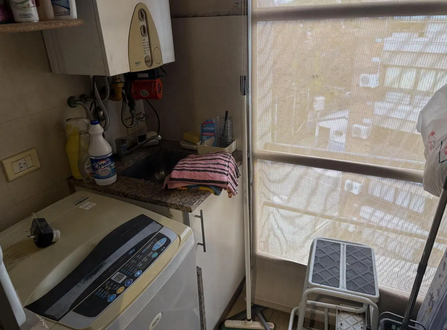 Departamento 3 ambientes en alquiler Adrogue con cochera lavadero y pileta 4