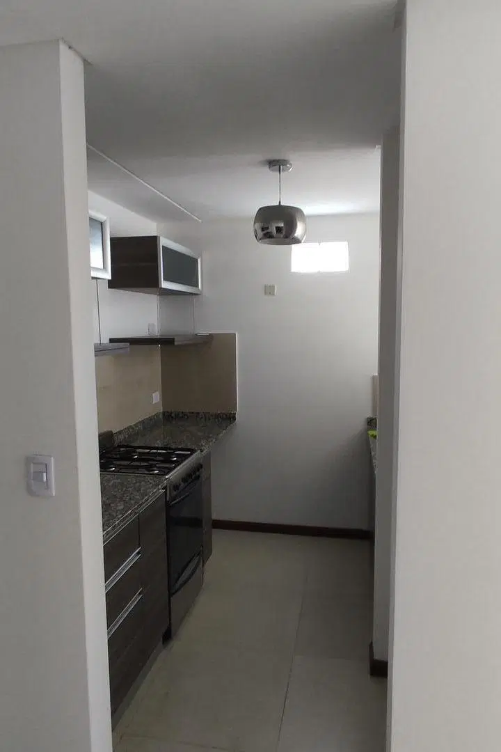 Departamento en alquiler 2 ambientes con cochera Adrogue 5