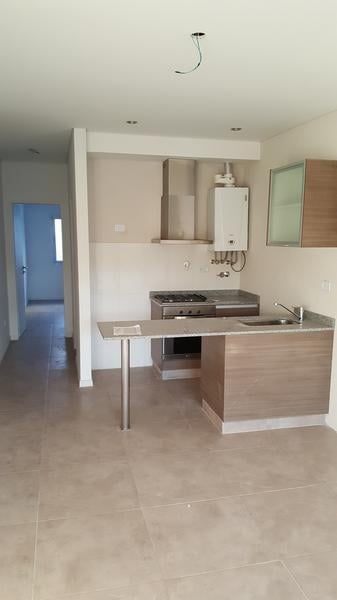 Foto de Departamento en alquiler 2 ambientes en Adrogue, imagen 1