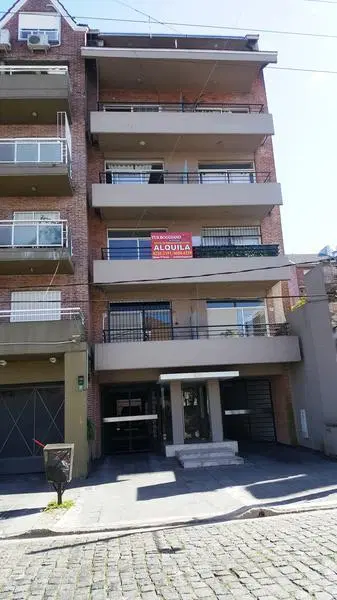 DEPARTAMENTO EN ALQUILER DE 1 AMBIENTE A MTS DE LA ESTACION ADROGUE 2