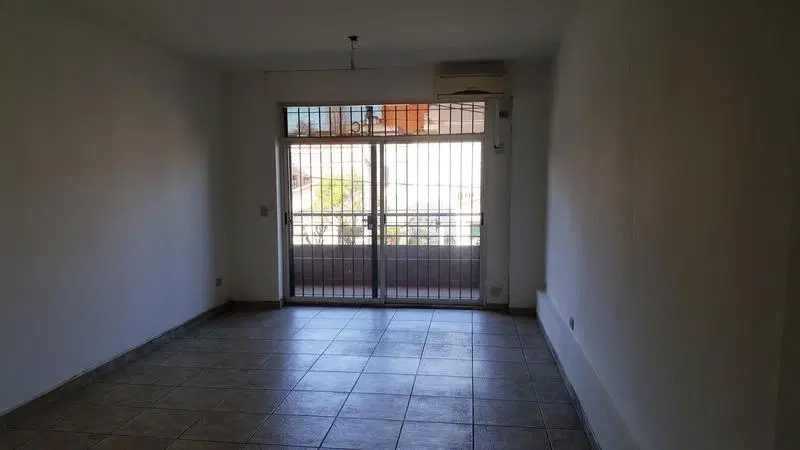 DEPARTAMENTO EN ALQUILER DE 1 AMBIENTE A MTS DE LA ESTACION ADROGUE 5