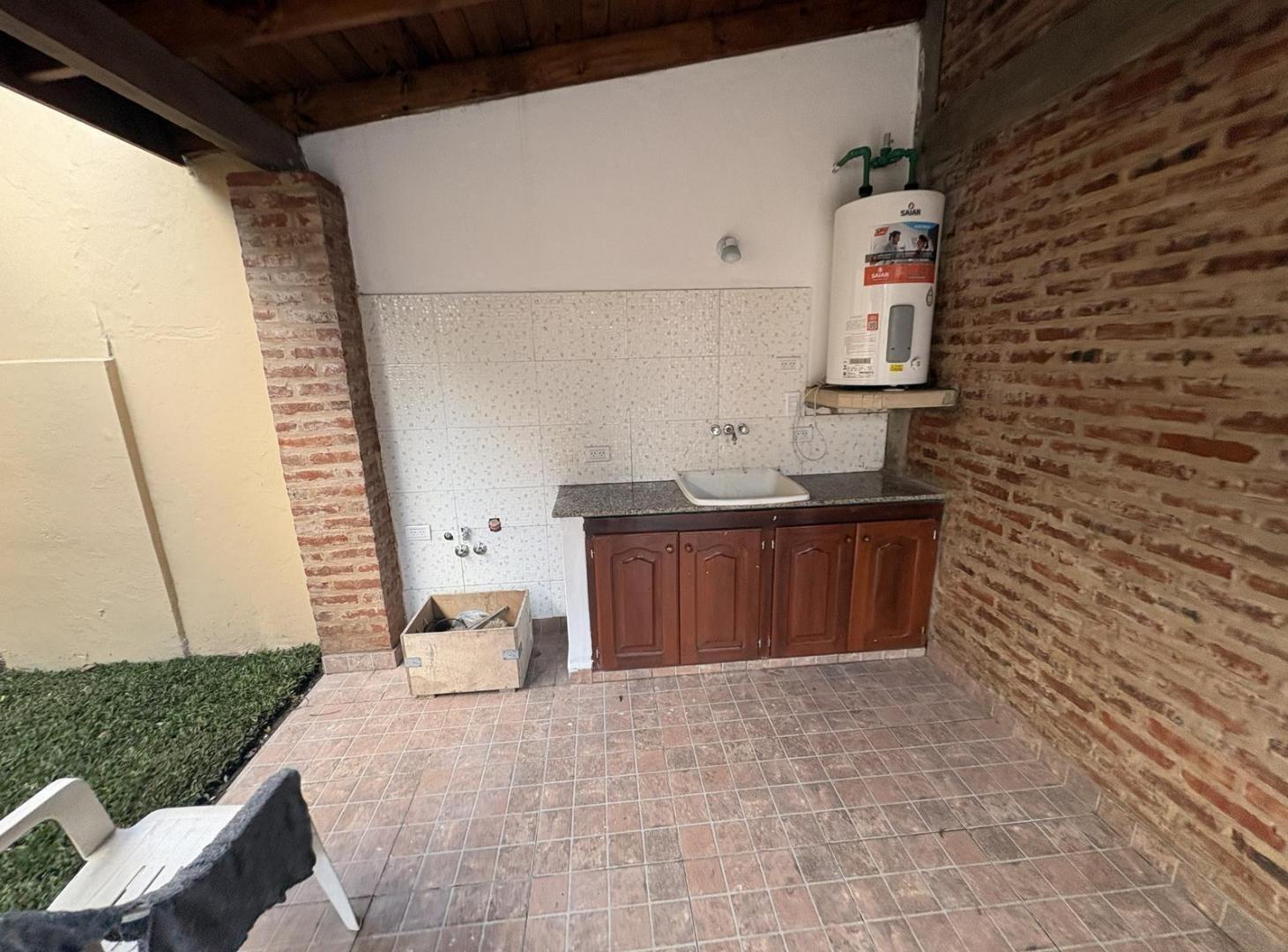 Foto de Casa en alquiler 3 ambientes en Adrogue con parrilla y escritorio, imagen 4