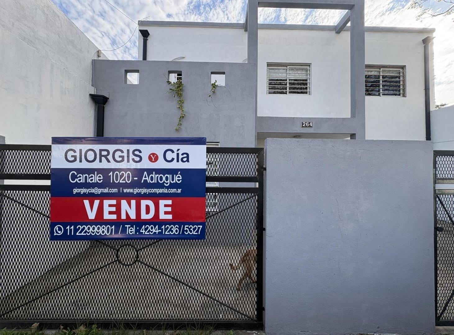 Foto de Casa en venta en Marmol 4 ambientes apto crédito bancario, imagen 1