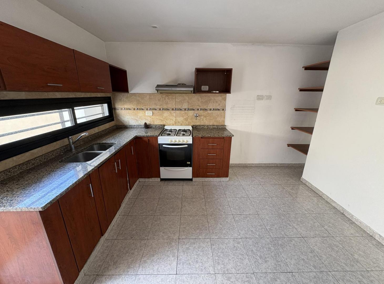 Foto de DUPLEX 3 AMBIENTES EN ALQUILER EN ADROGUE CON PLAYROOM PARRILLA Y, imagen 4