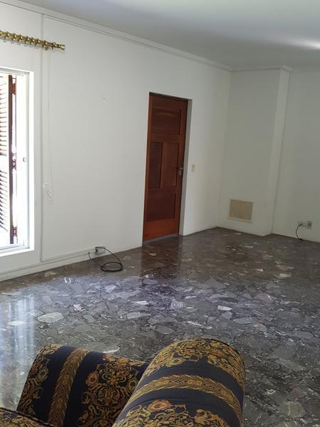 Foto de Casa en alquiler en Adrogue 5 ambientes con cochera lavadero y jardin, imagen 3