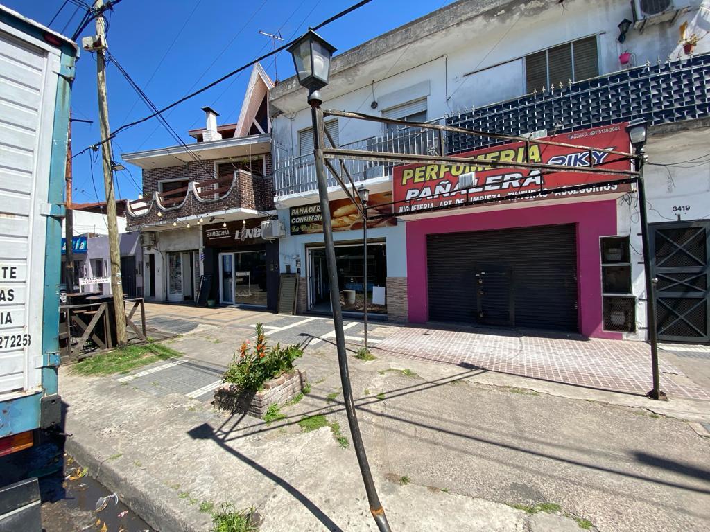 3 Locales dos 2 dptos y fondo libre todo en block