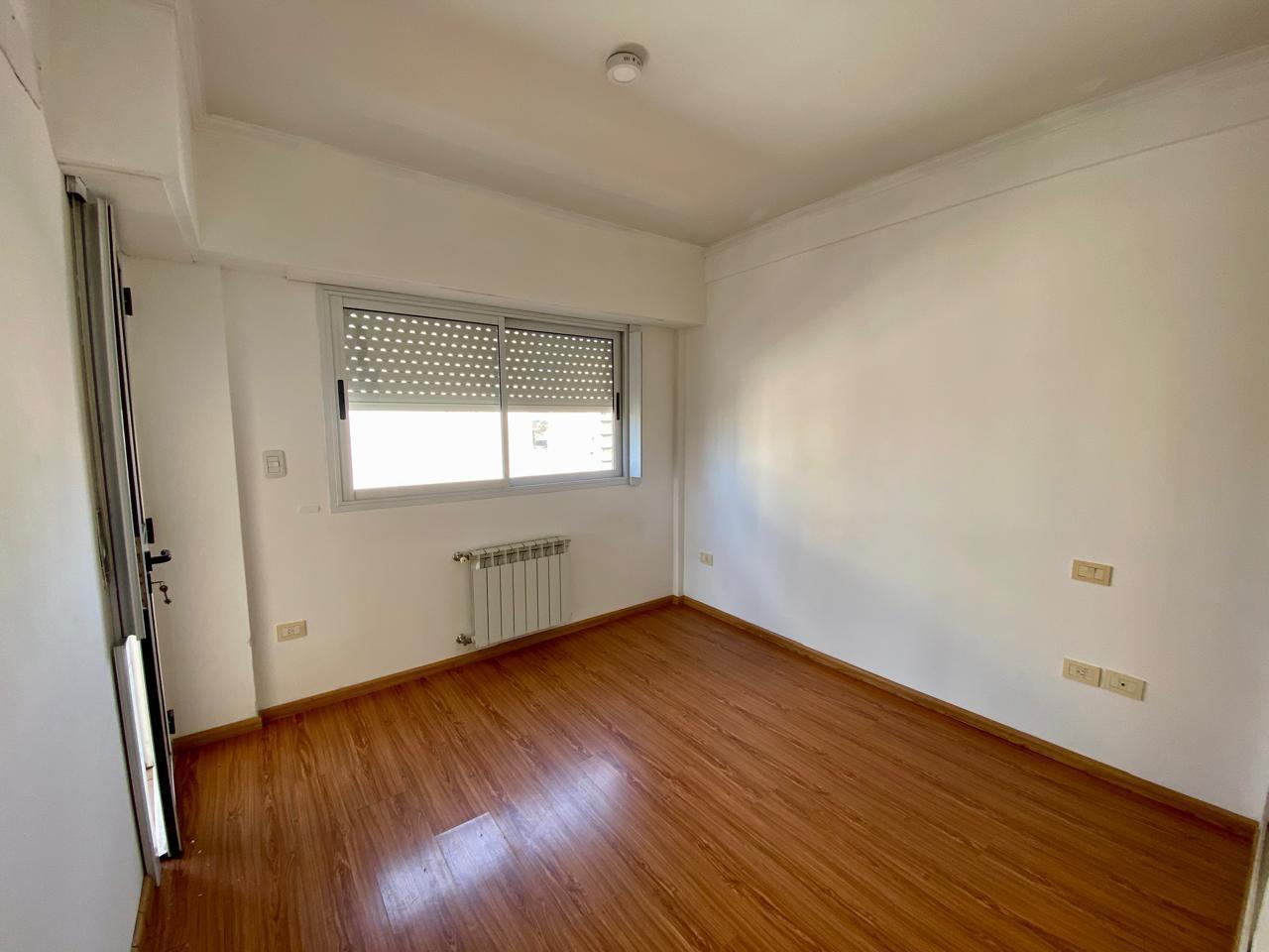 Foto de Departamento de 2 ambientes con doble balcón en pleno centro de Banfield, imagen 5