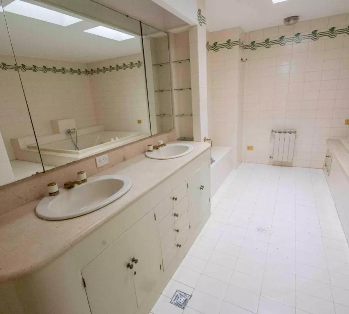 Casa en Venta 6 Ambientes, La Lucila 1