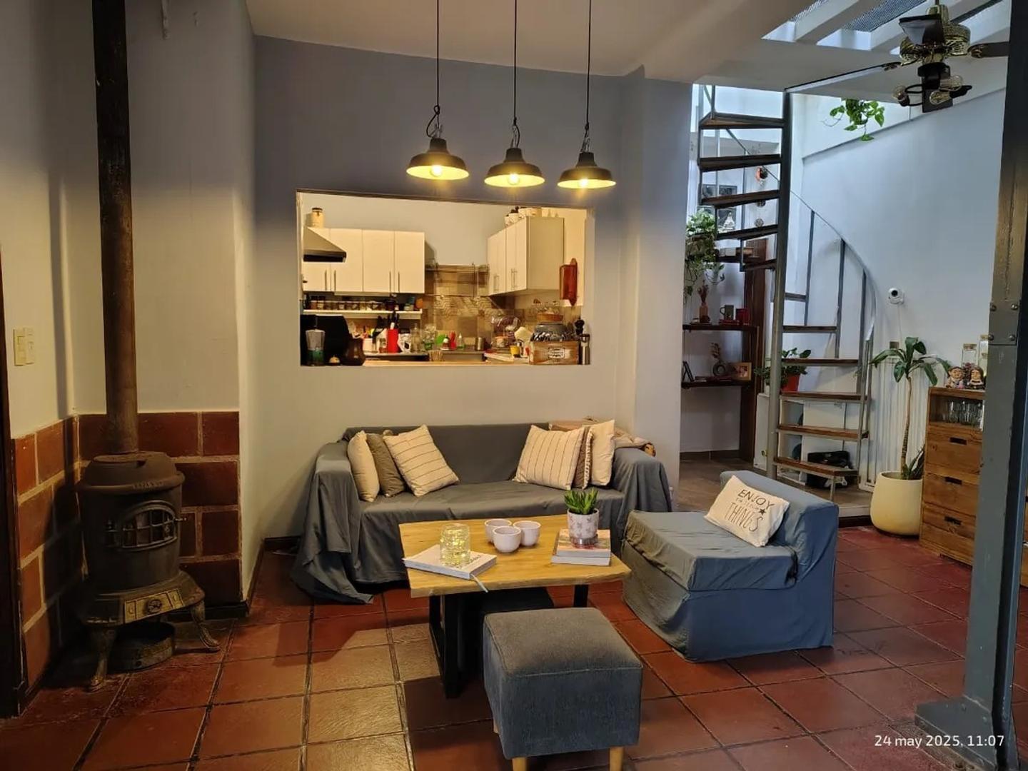 Venta Casa 4 ambientes con terraza propia San Isidro