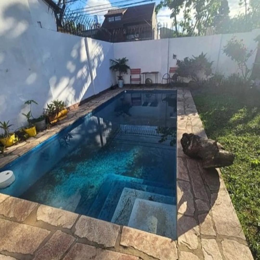 Venta Chalet 3 ambientes con jardin y piscina en Olivos