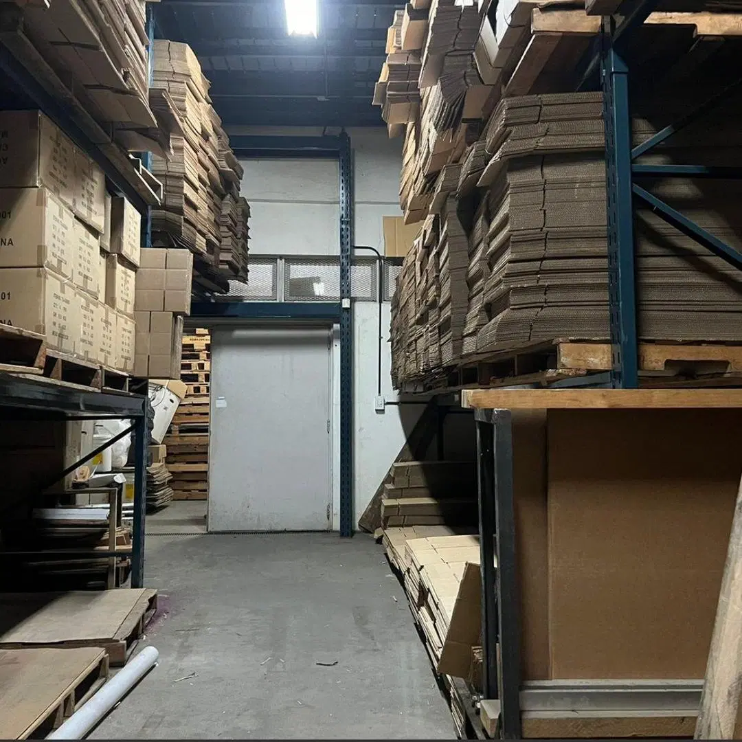 Venta Oficinas corporativas amplio espacio operativo Galpon 5