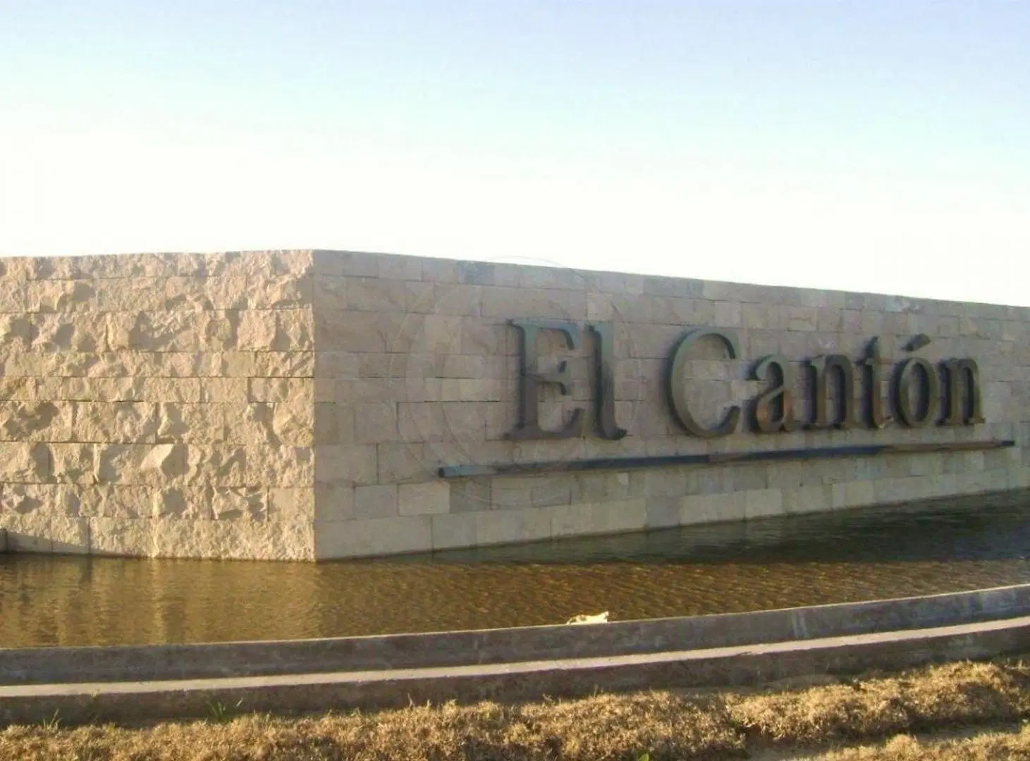 Lote a la Laguna en VENTA en el Canton - Barrio Puerto 4