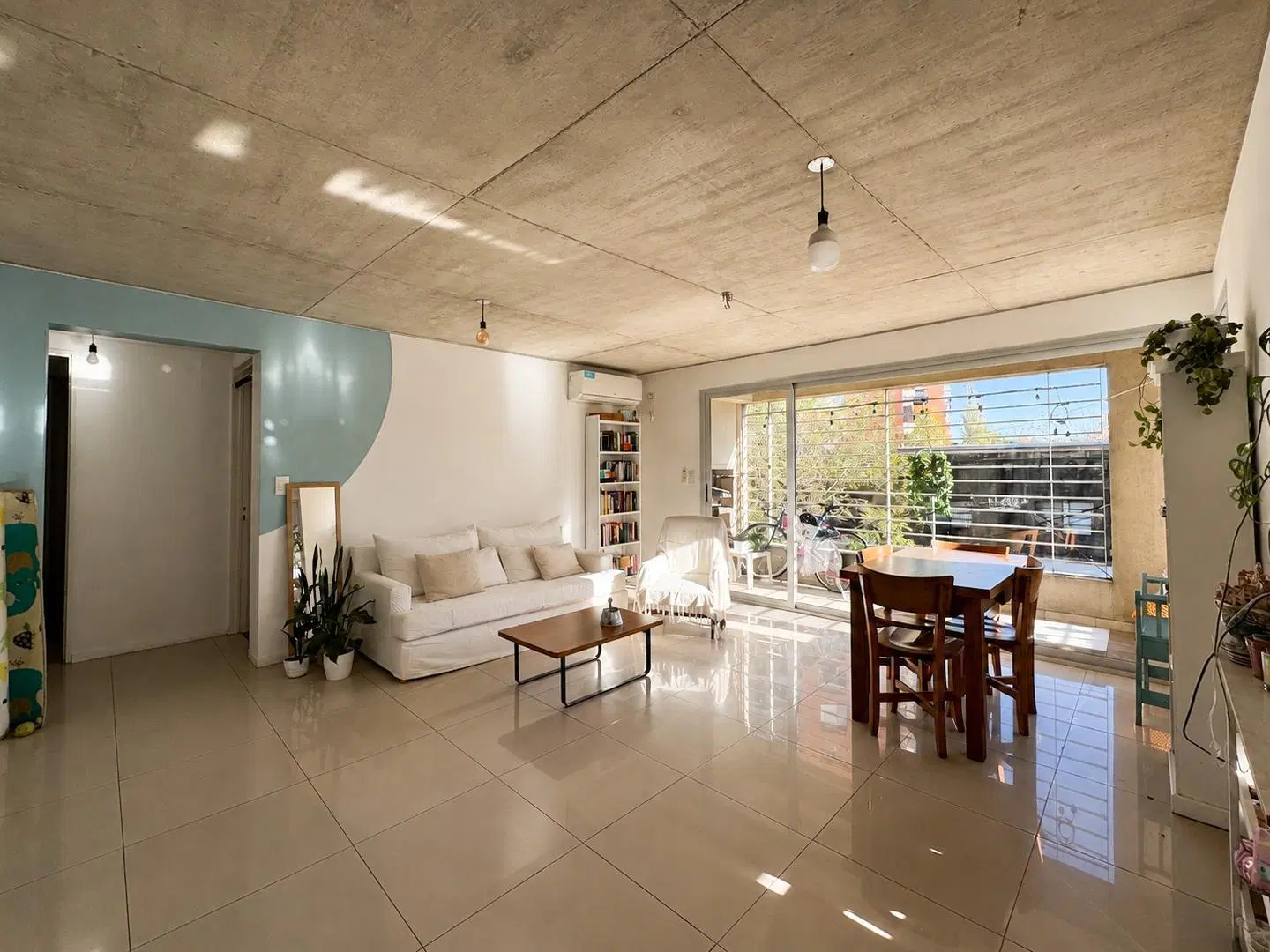 Departamento 3 ambientes con balcón, parrilla y cochera 2
