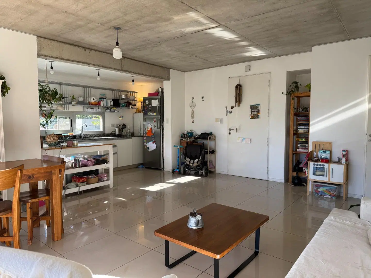 Departamento 3 ambientes con balcón, parrilla y cochera 4