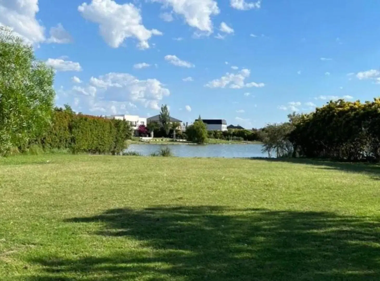 Terreno en barrio islas cerrado El canton 5