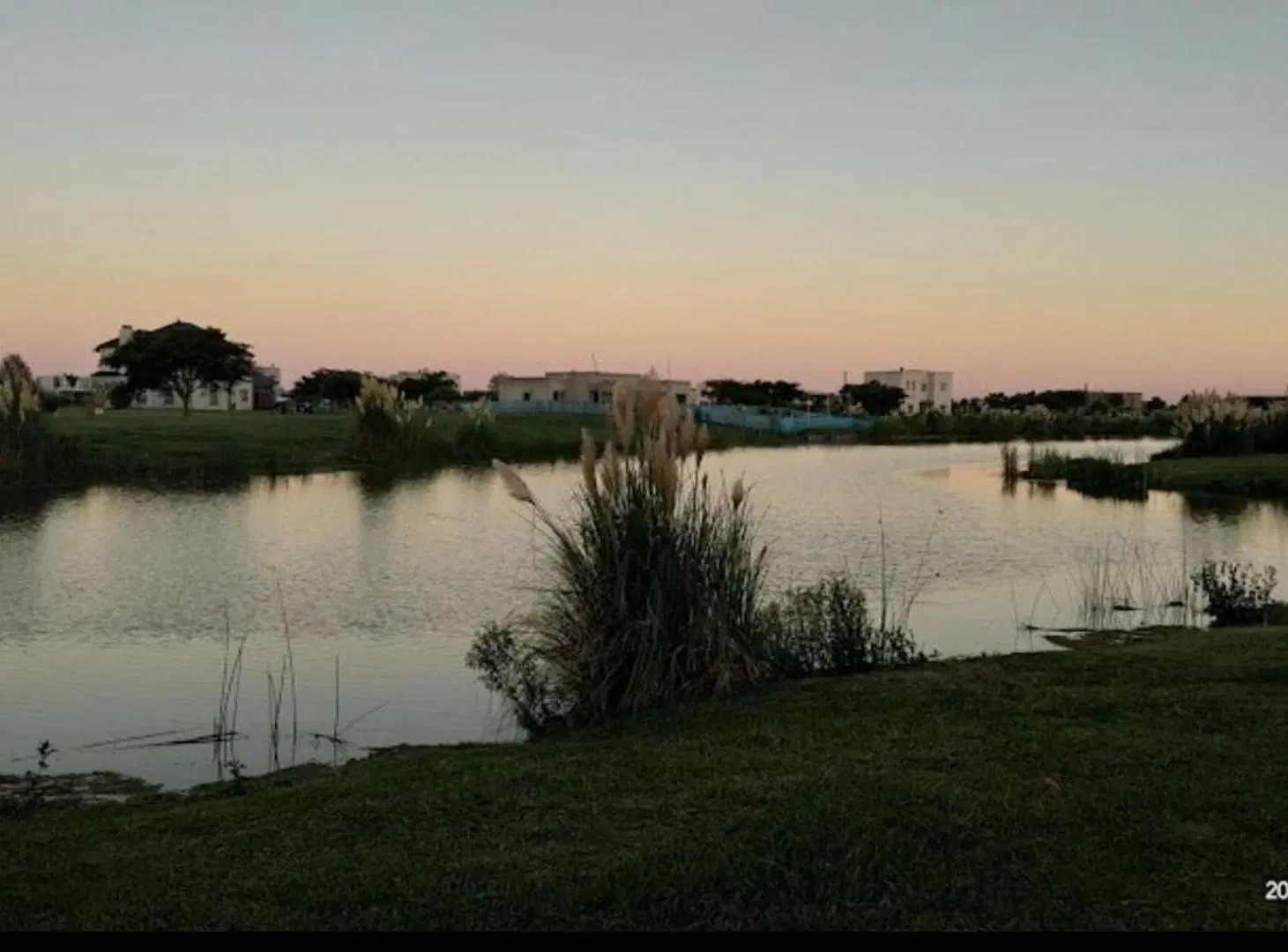 Terreno en barrio islas cerrado El canton 8