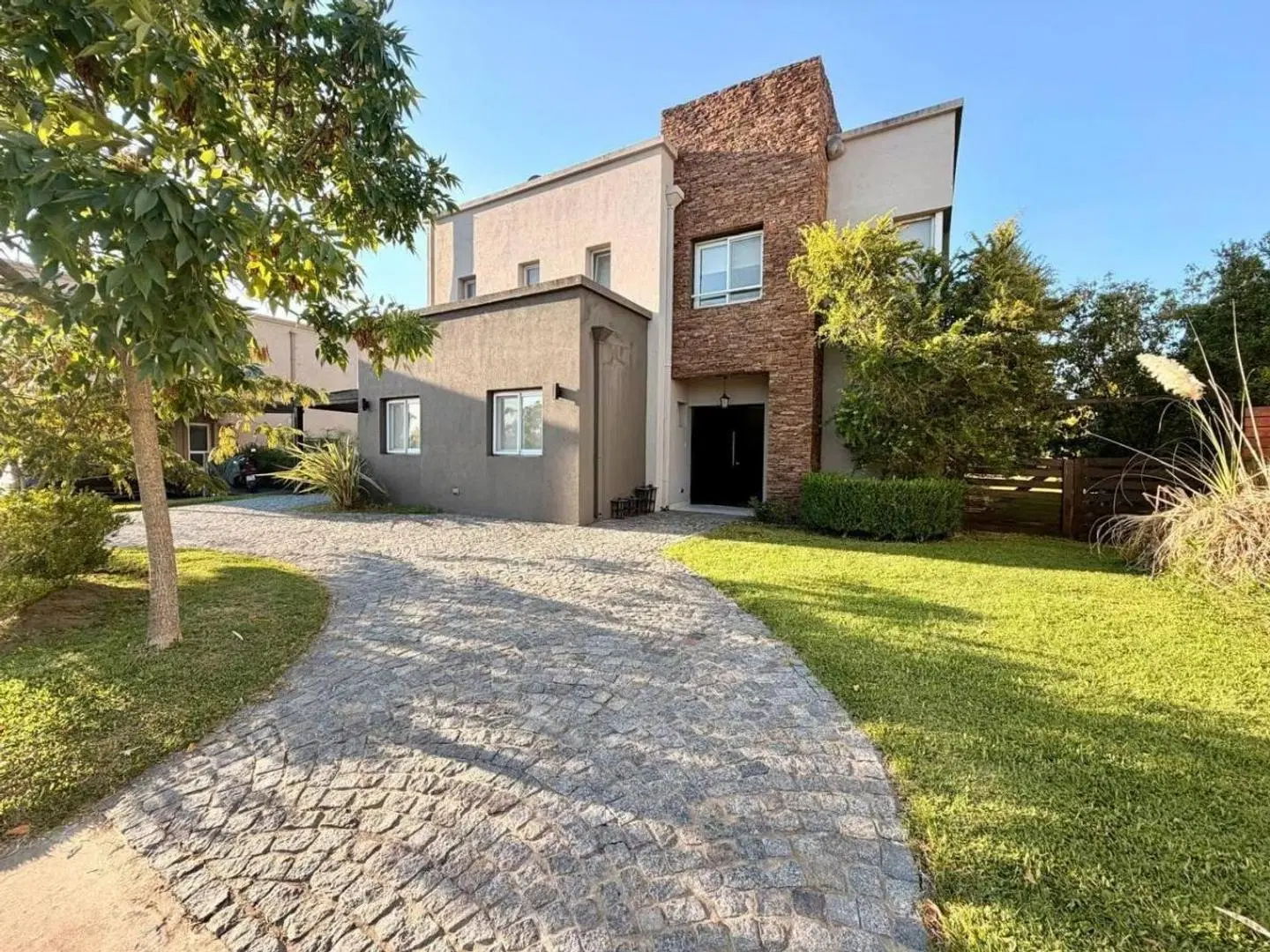 CASA EN VENTA BARRIO SAN GABRIEL 5