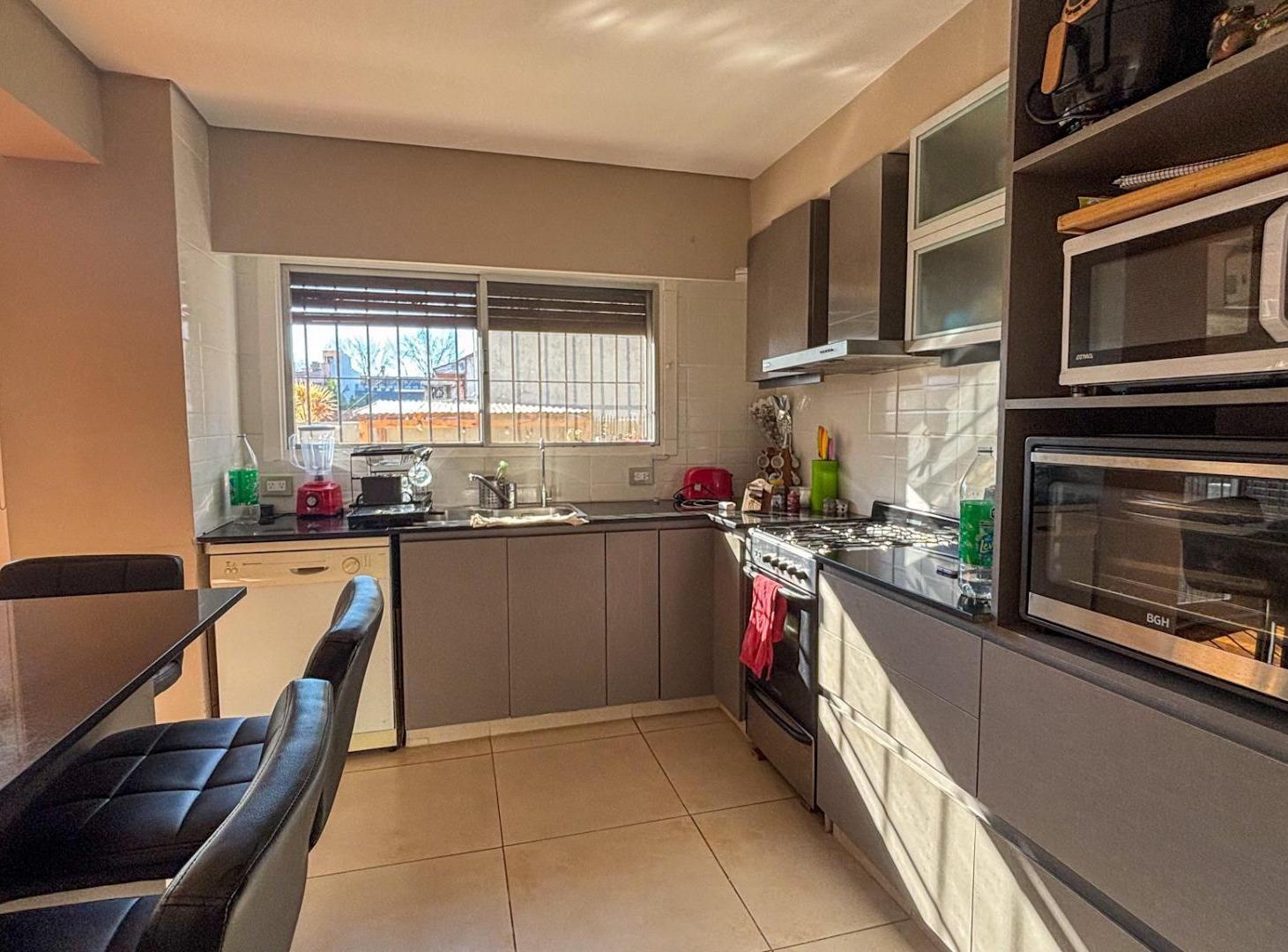 Foto de Venta Triplex 5 ambientes con dependencia Martinez, imagen 5
