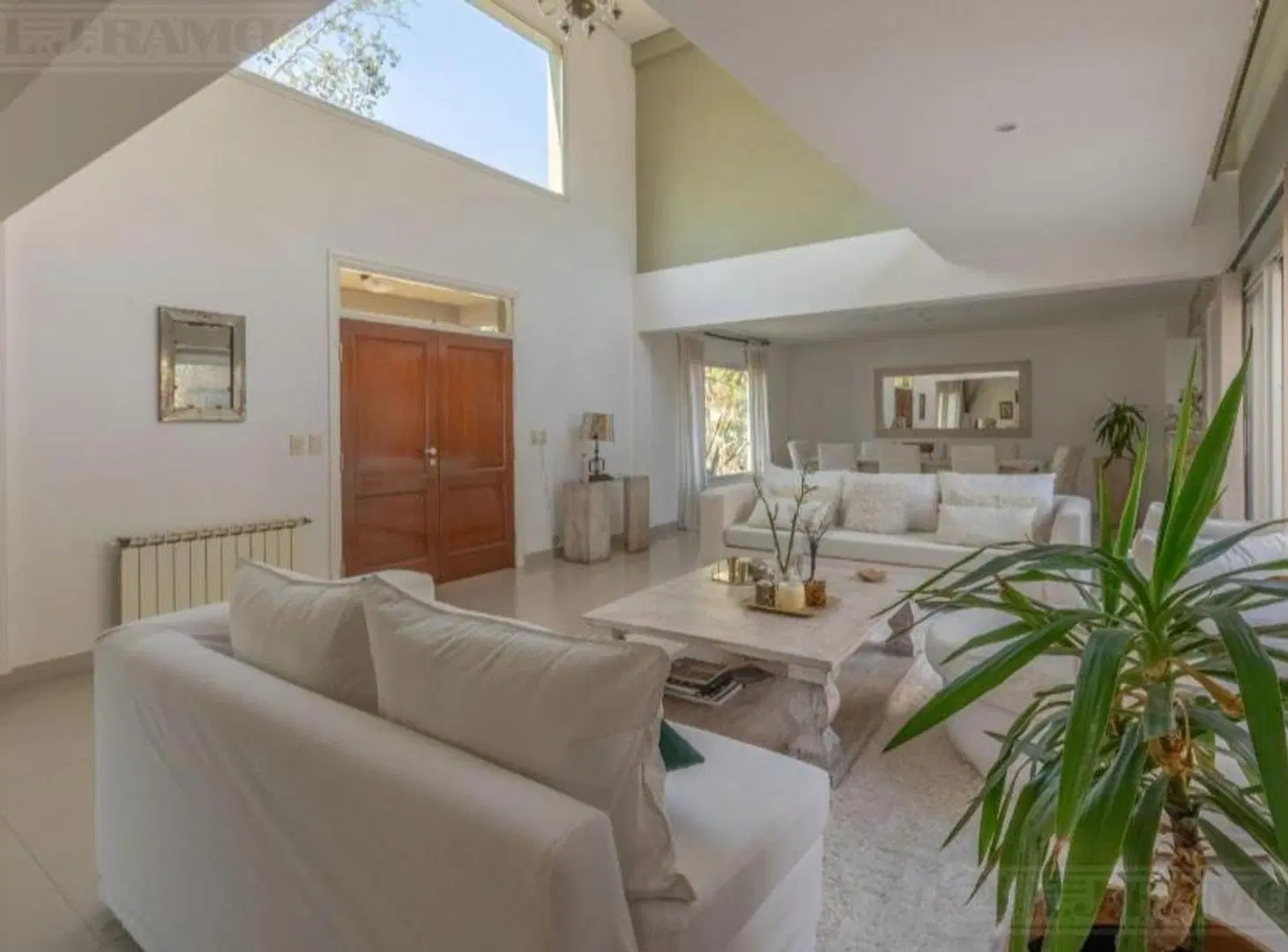 Venta Casa de 290 m² sobre lote de 900 m² Barrio El Portillo 2