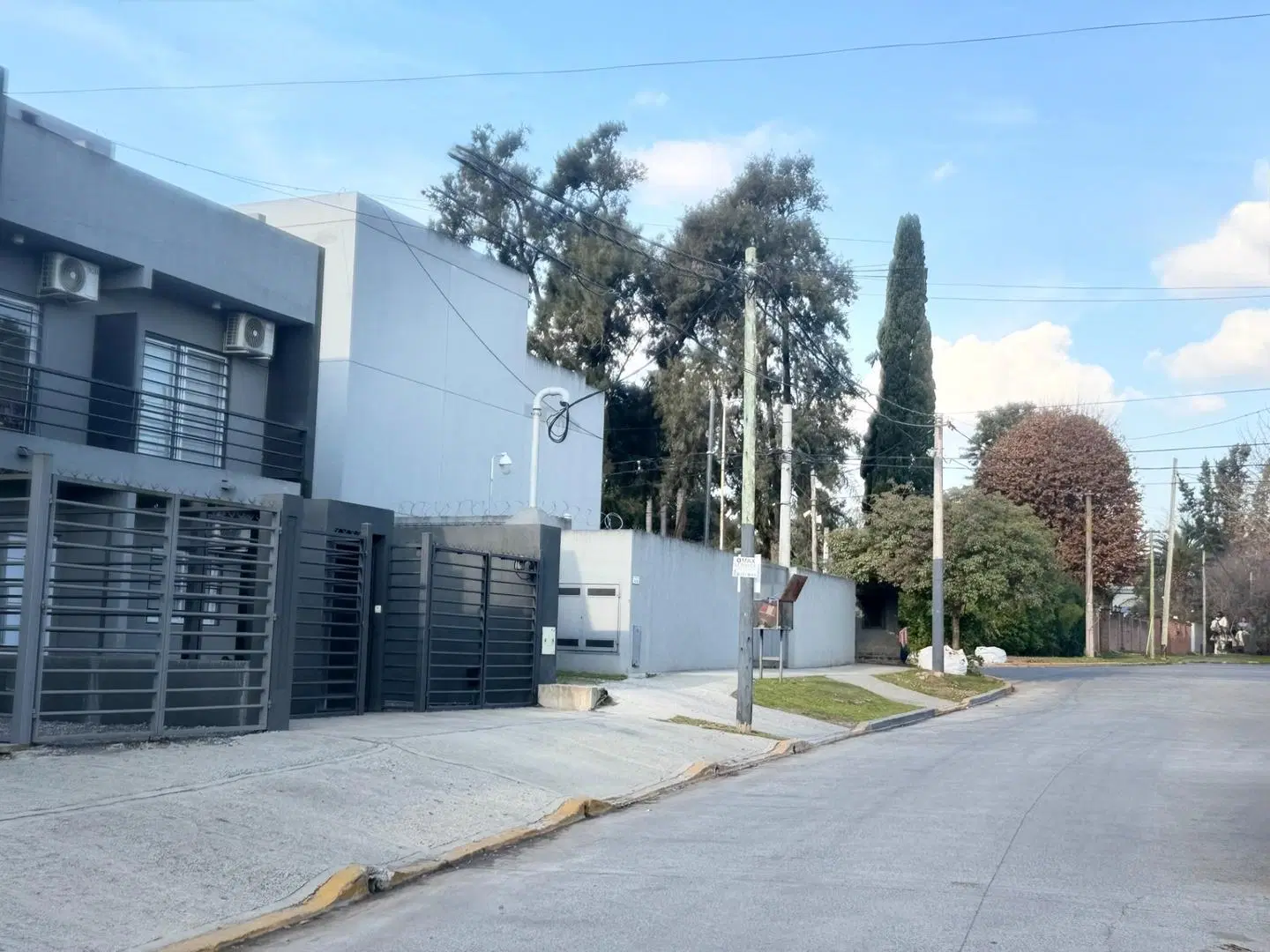 Casa 4 ambientes con patio, parrilla, terraza, playroom 2