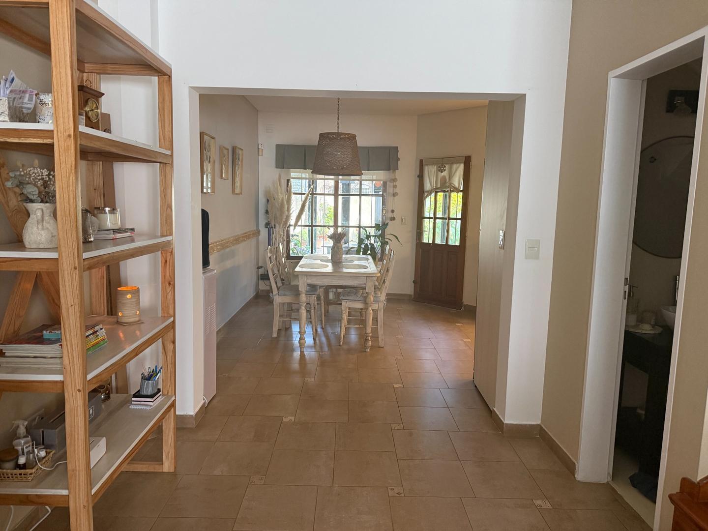 Foto de Tríplex 4 ambientes, jardín y cochera en Villa Adelina, imagen 4