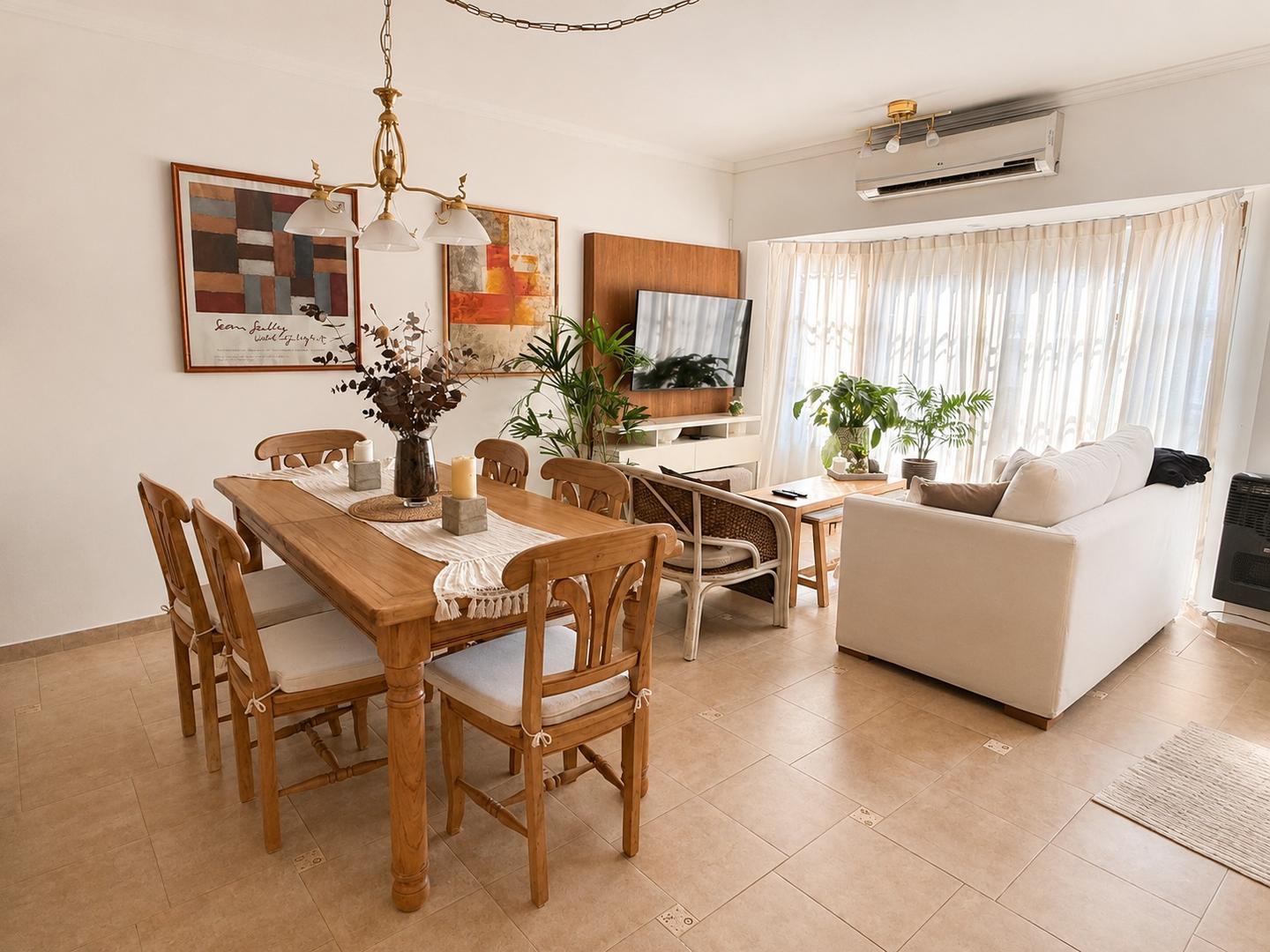 Foto de Tríplex 4 ambientes, jardín y cochera en Villa Adelina, imagen 1