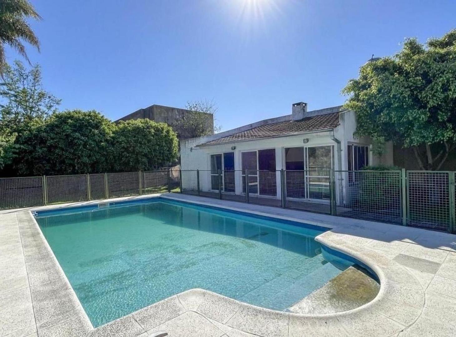 Casa en Venta 5 Amb con Pileta en Carapachay