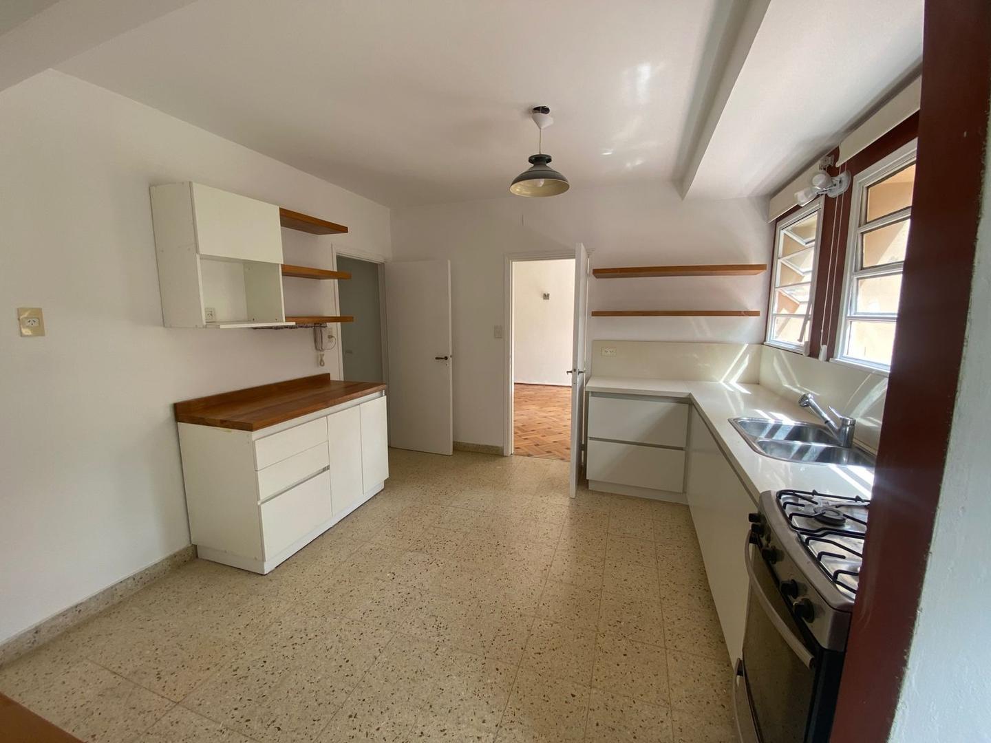 Foto de Alquiler anual (Casa con excelente ubicacion en Acassuso), imagen 2