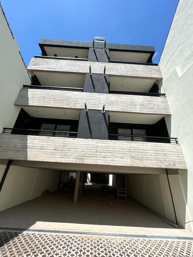 Foto de Departamento 2 ambientes más cochera en San Isidro, imagen 2